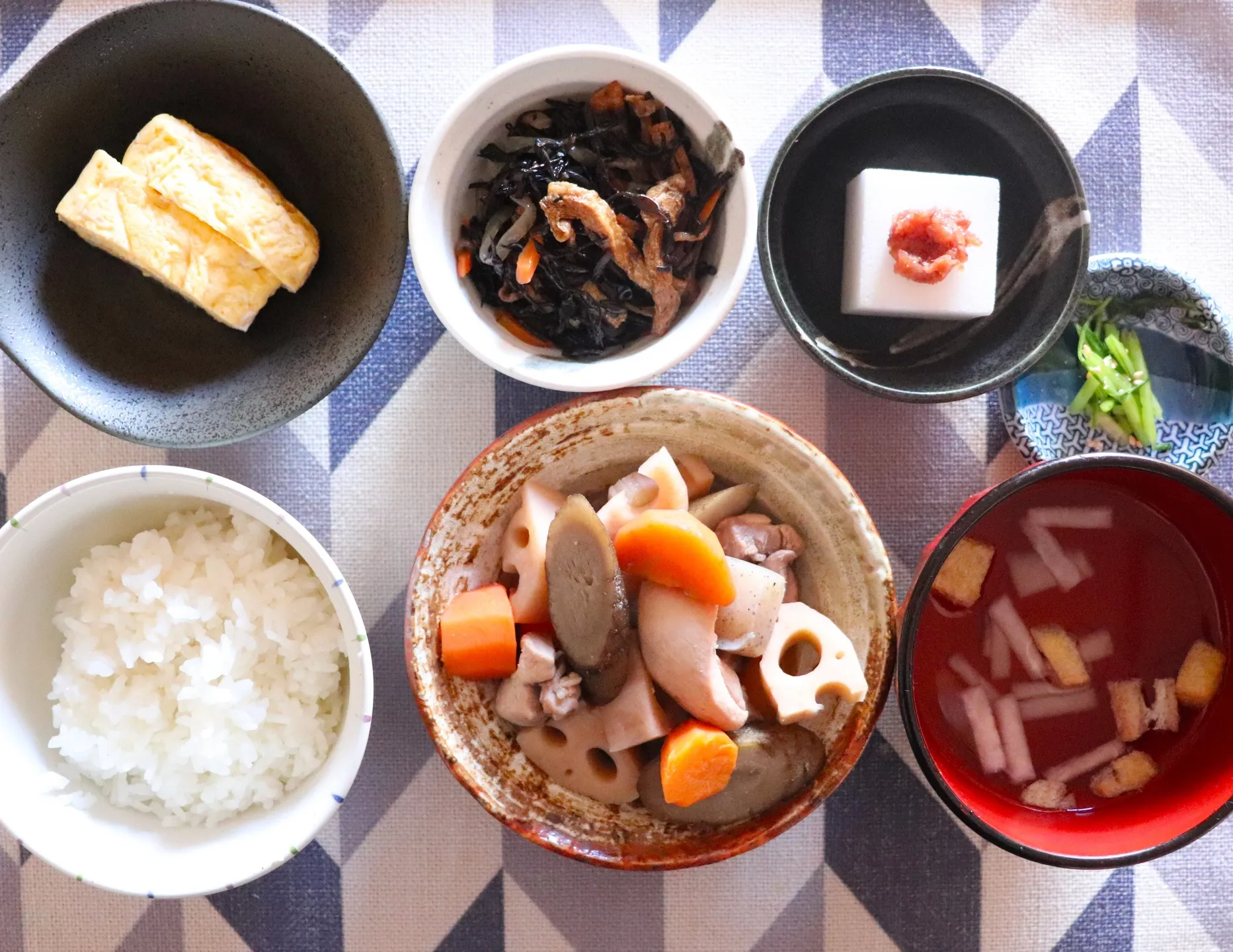 本日のランチは筑前煮定食！