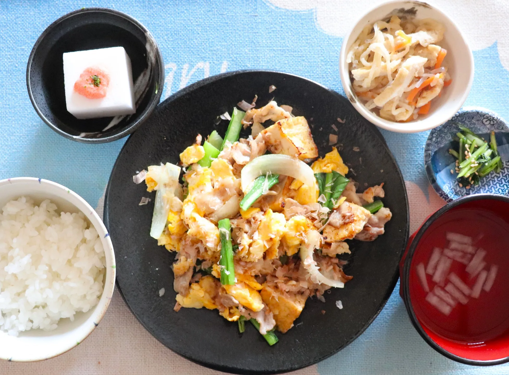 本日のランチは豚バラ厚揚げたまごのチャンプル！