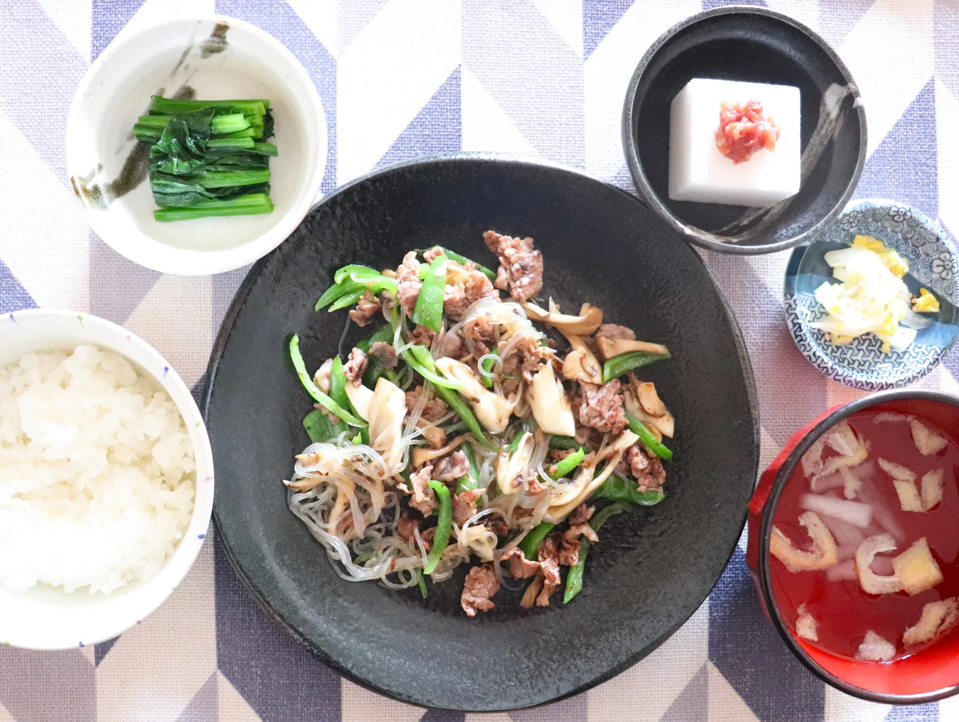 本日のランチは黒毛和牛のチャプチェ！