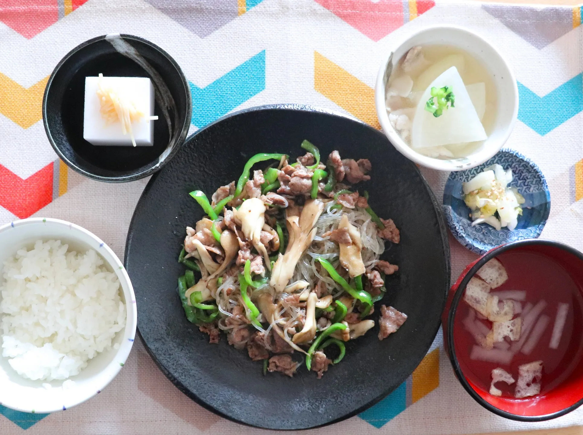 本日のランチは黒毛和牛のチャプチェ！