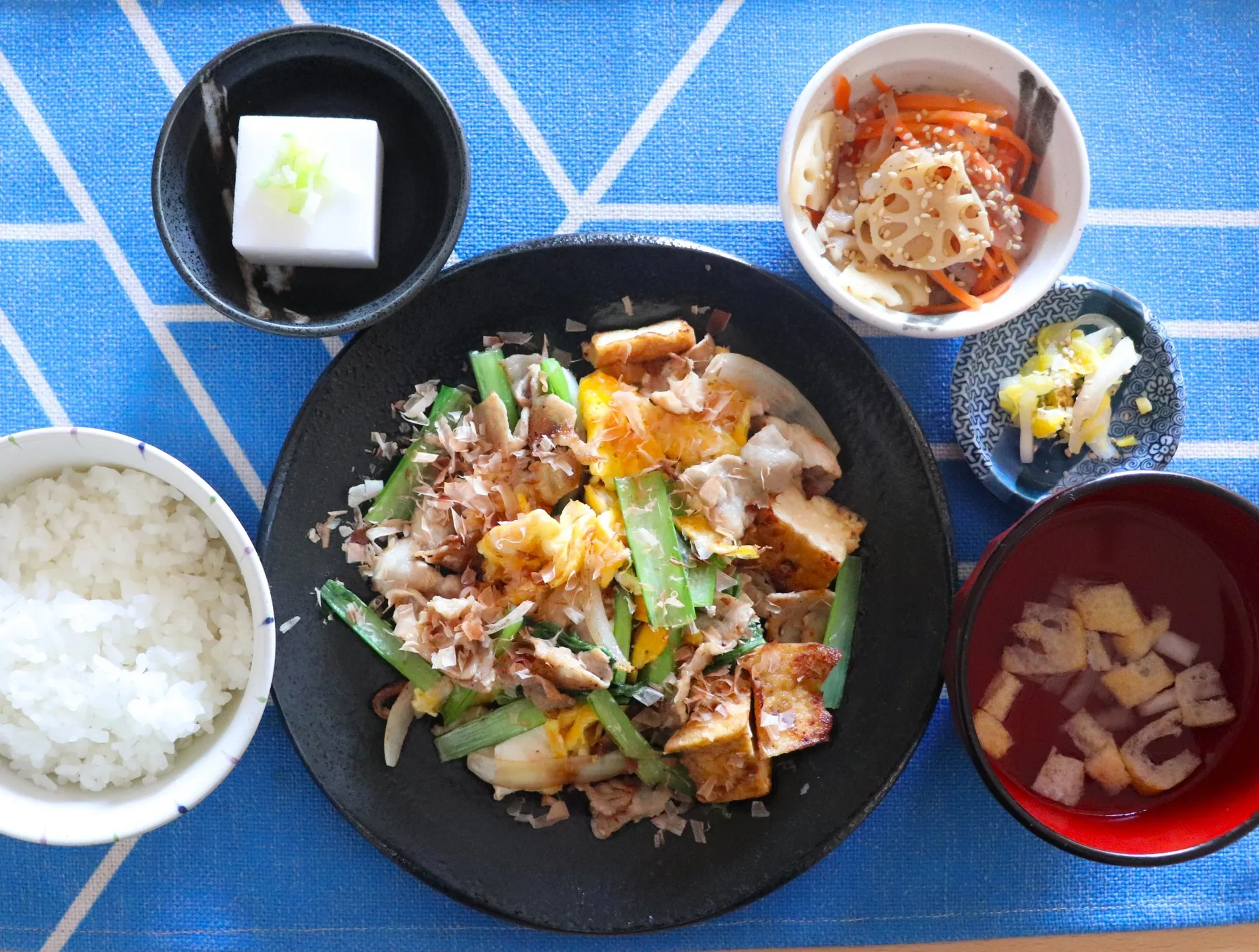 本日のランチは豚バラ厚揚げたまごのチャンプル！