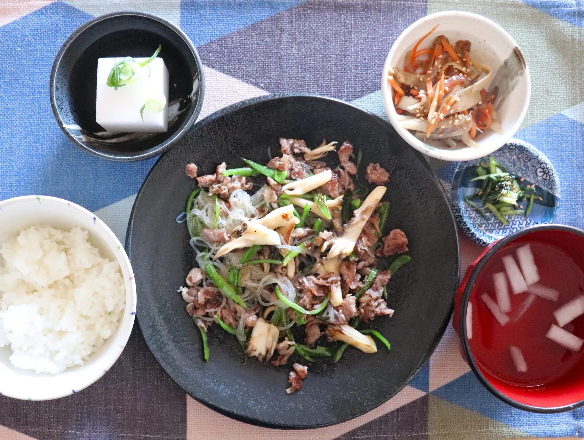 本日のランチは黒毛和牛のチャプチェ！