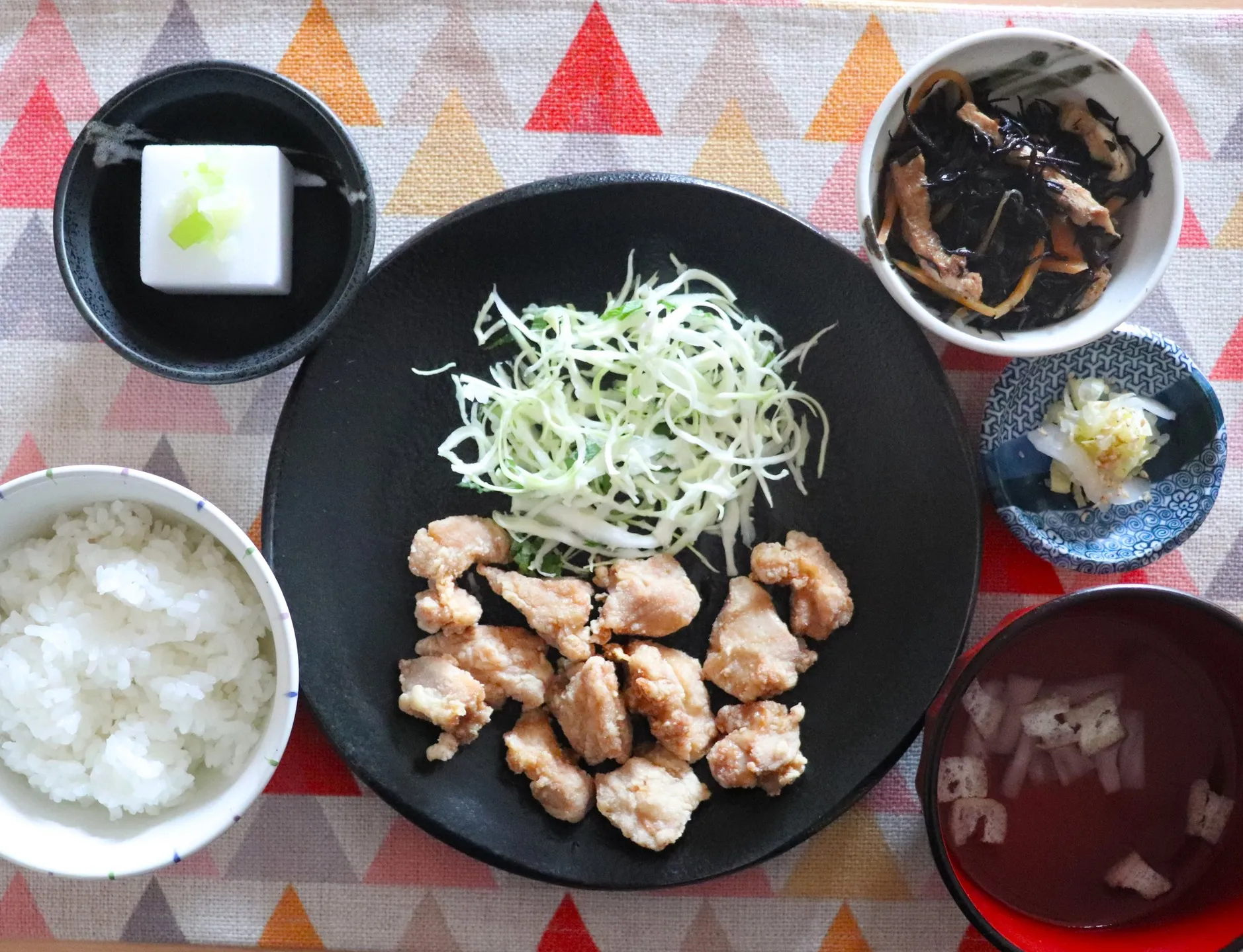 本日のランチは鶏もも唐揚げ！