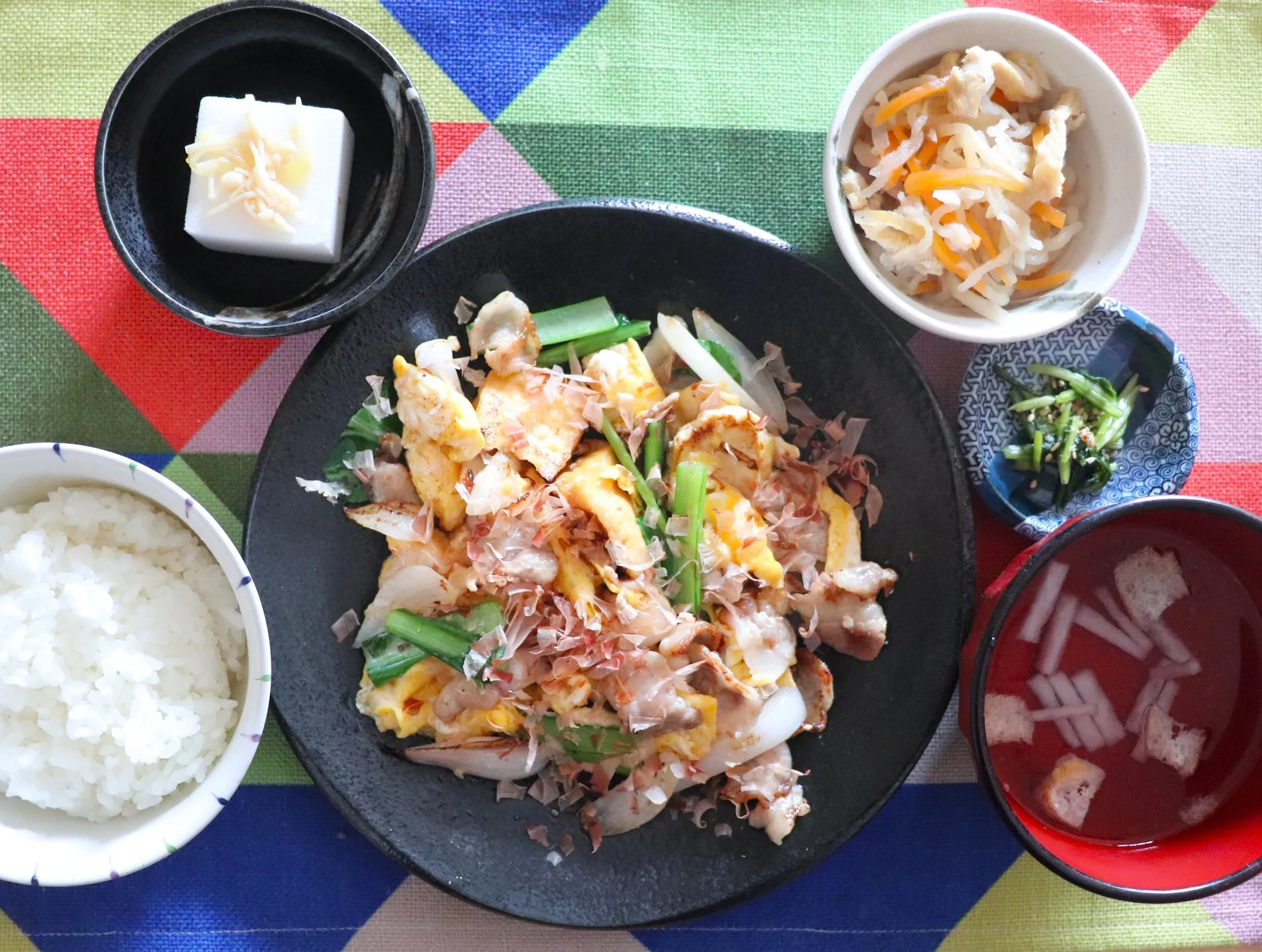 本日のランチは豚バラ厚揚げたまごのチャンプル！