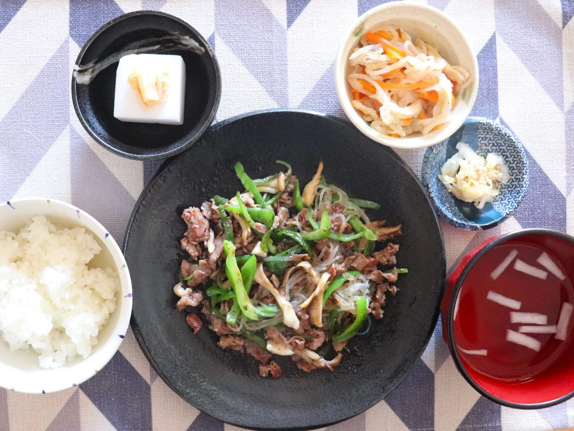 本日のランチは黒毛和牛のチャプチェ！