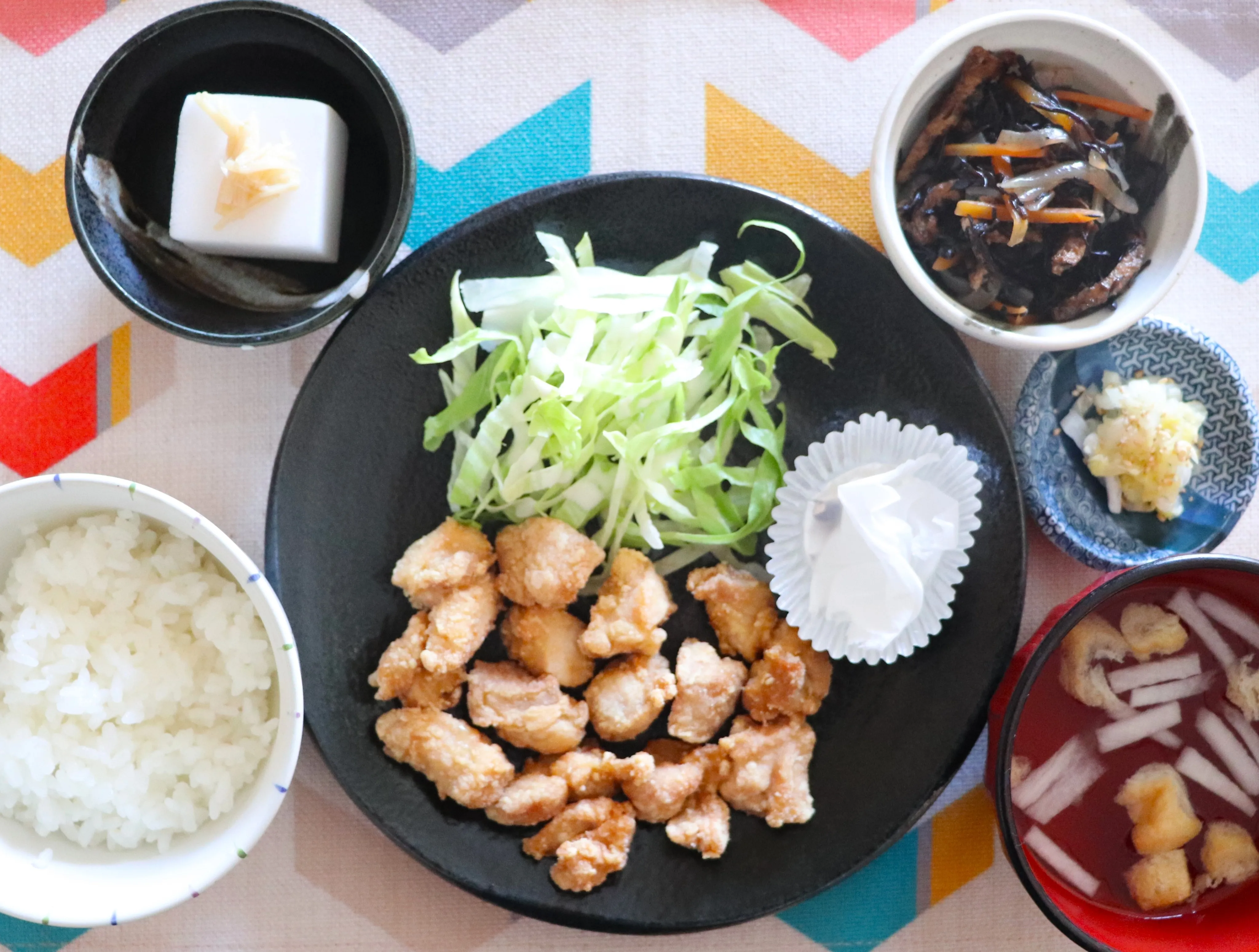 本日のランチは、鶏もも唐揚げ!