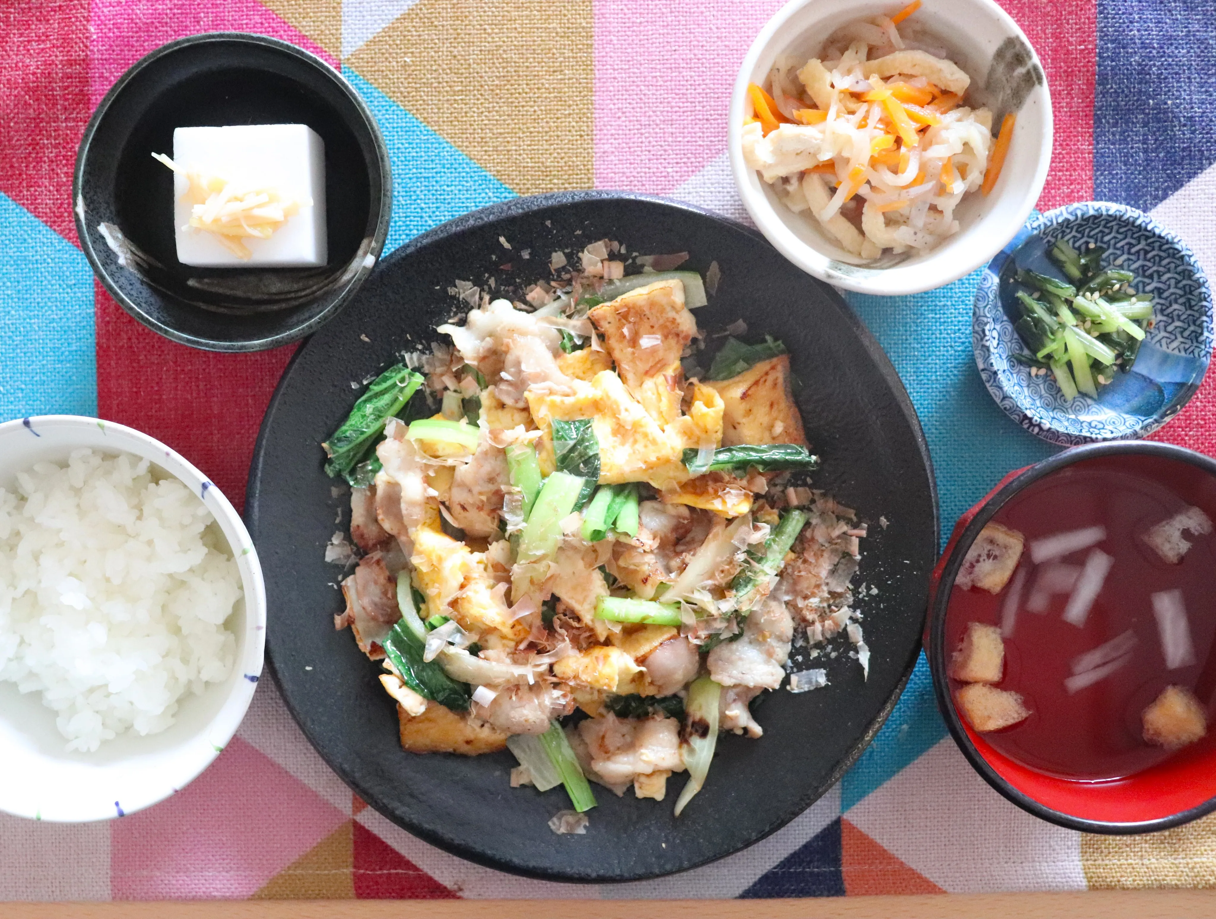 本日のランチは、豚バラ厚揚げたまごのチャンプル！