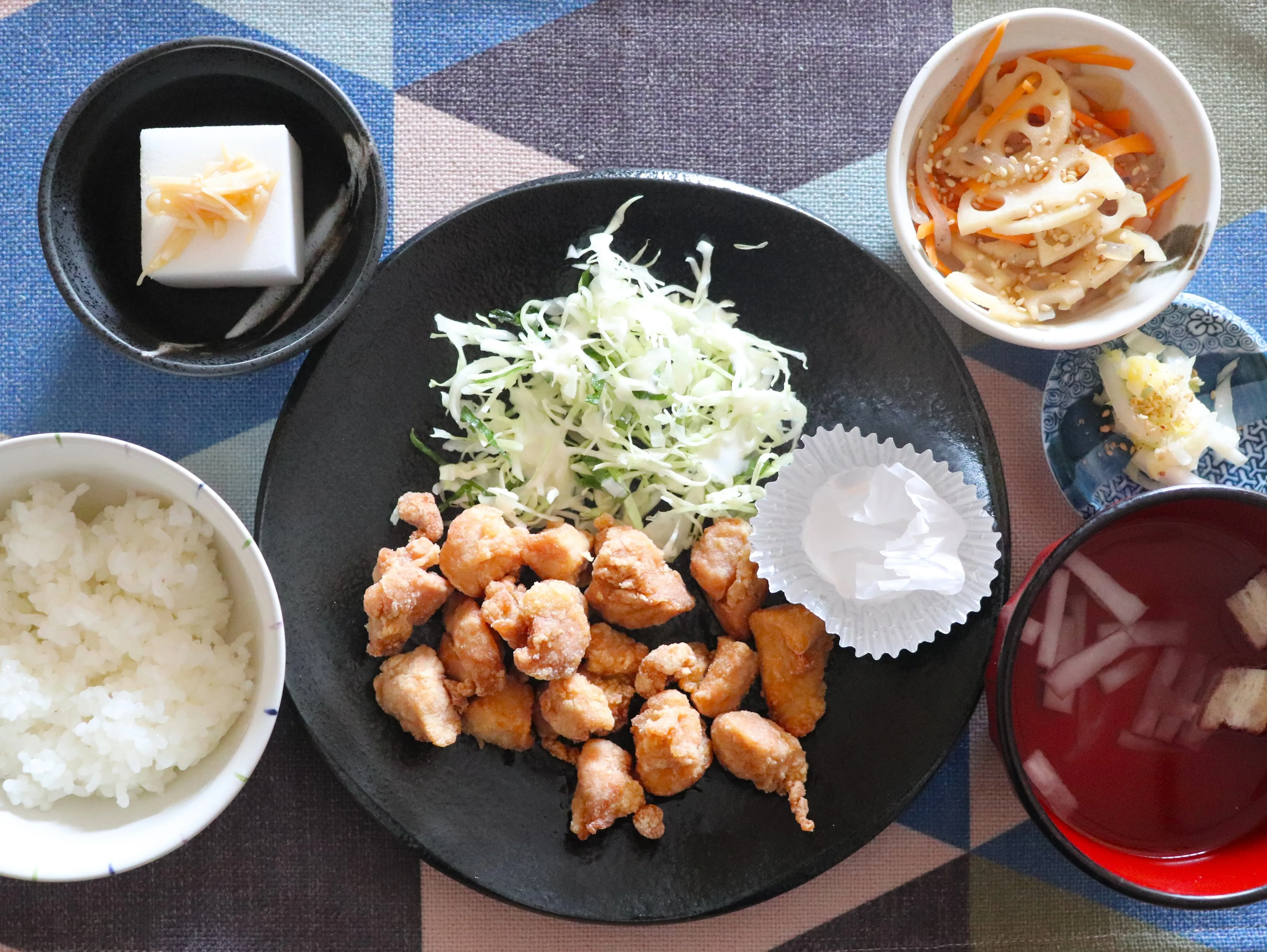 本日のランチは、鶏もも唐揚げ！