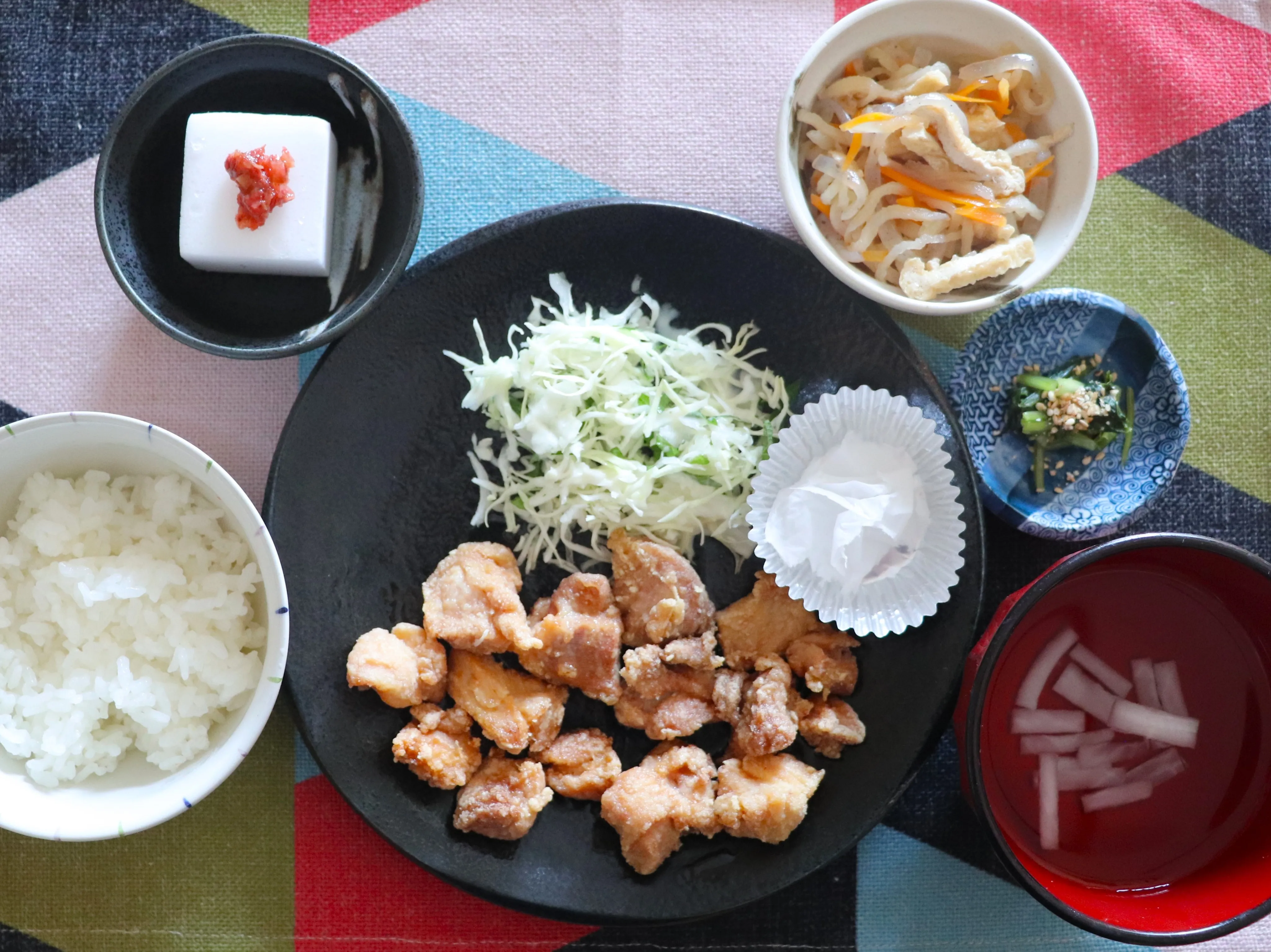 本日のランチは、鶏もも唐揚げおろしポン酢！