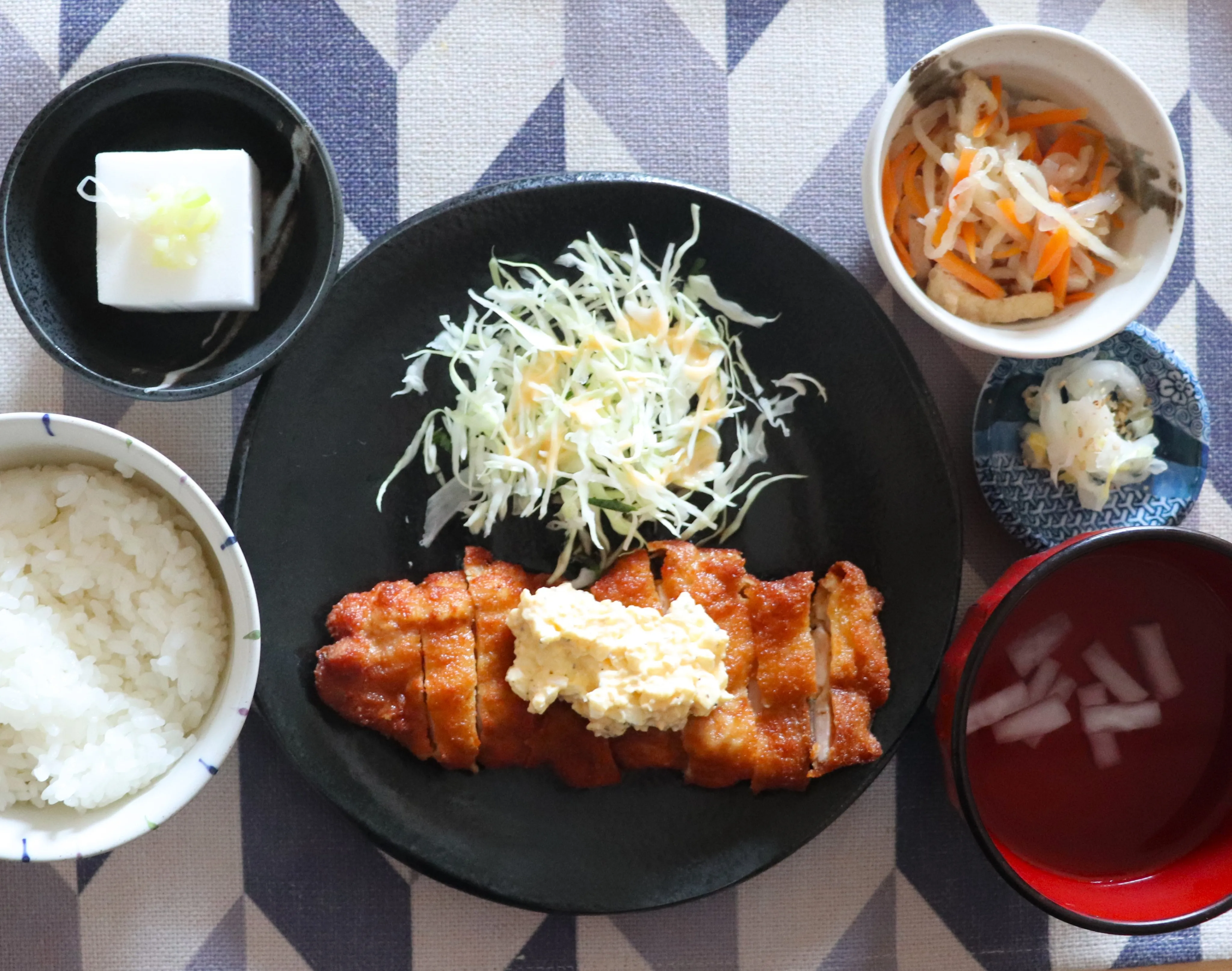 本日のランチは、チキン南蛮自家製タルタル！