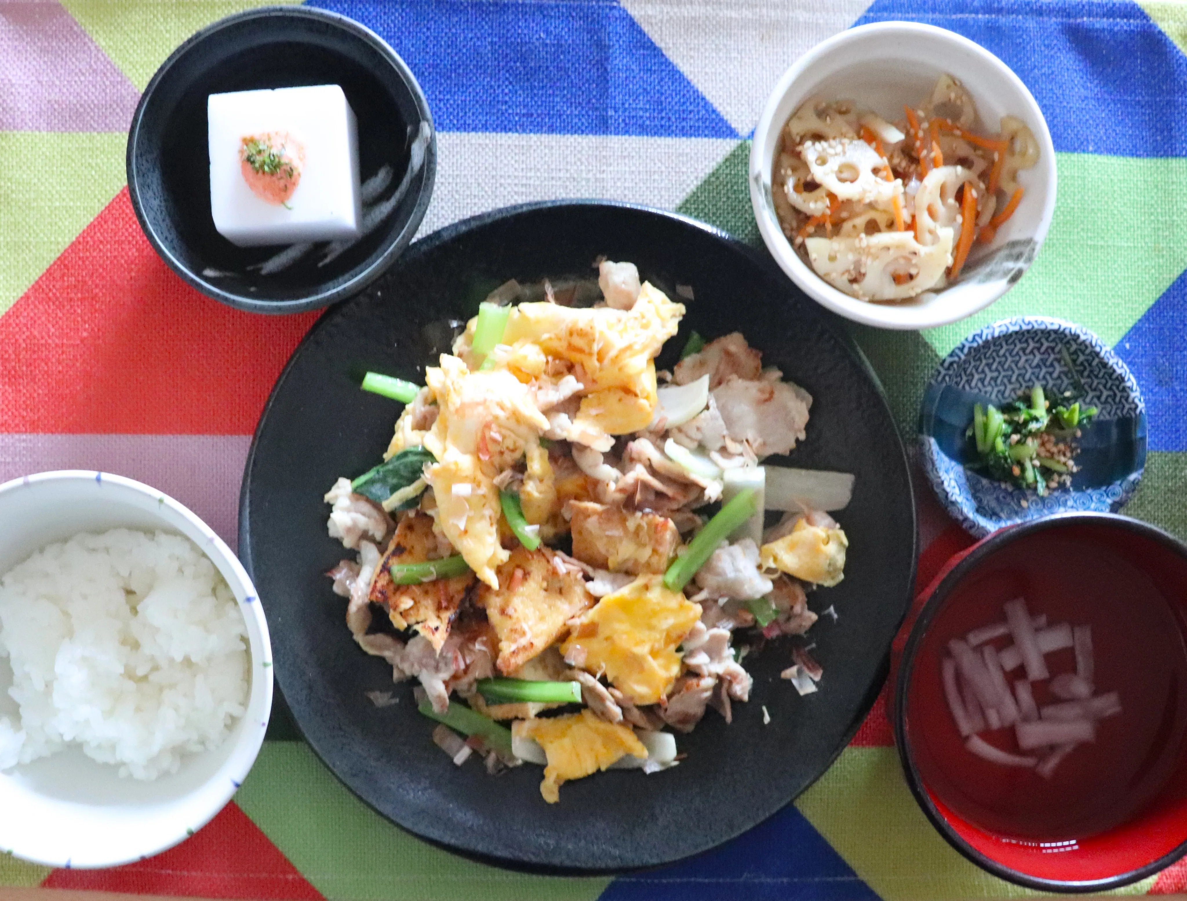 本日のランチは、豚バラ厚揚げたまごのチャンプル！
