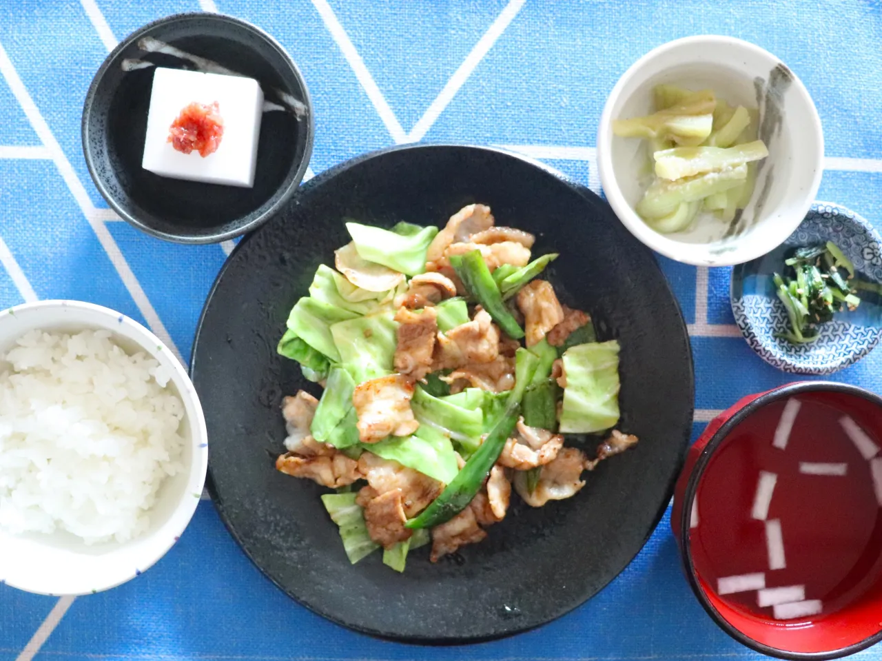 本日のランチは、豚バラキャベツの回鍋肉風！