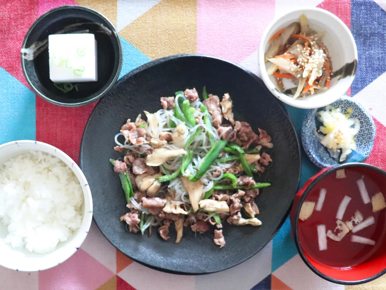 本日のランチは、黒毛和牛のチャプチェ!